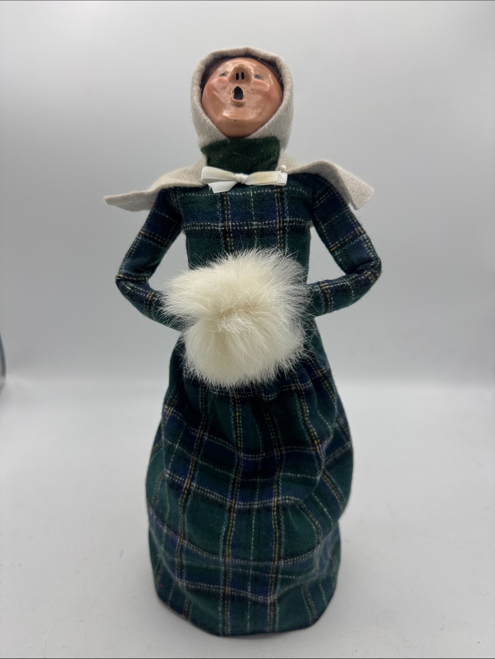 Byers choice Victorian Caroler Woman 1988